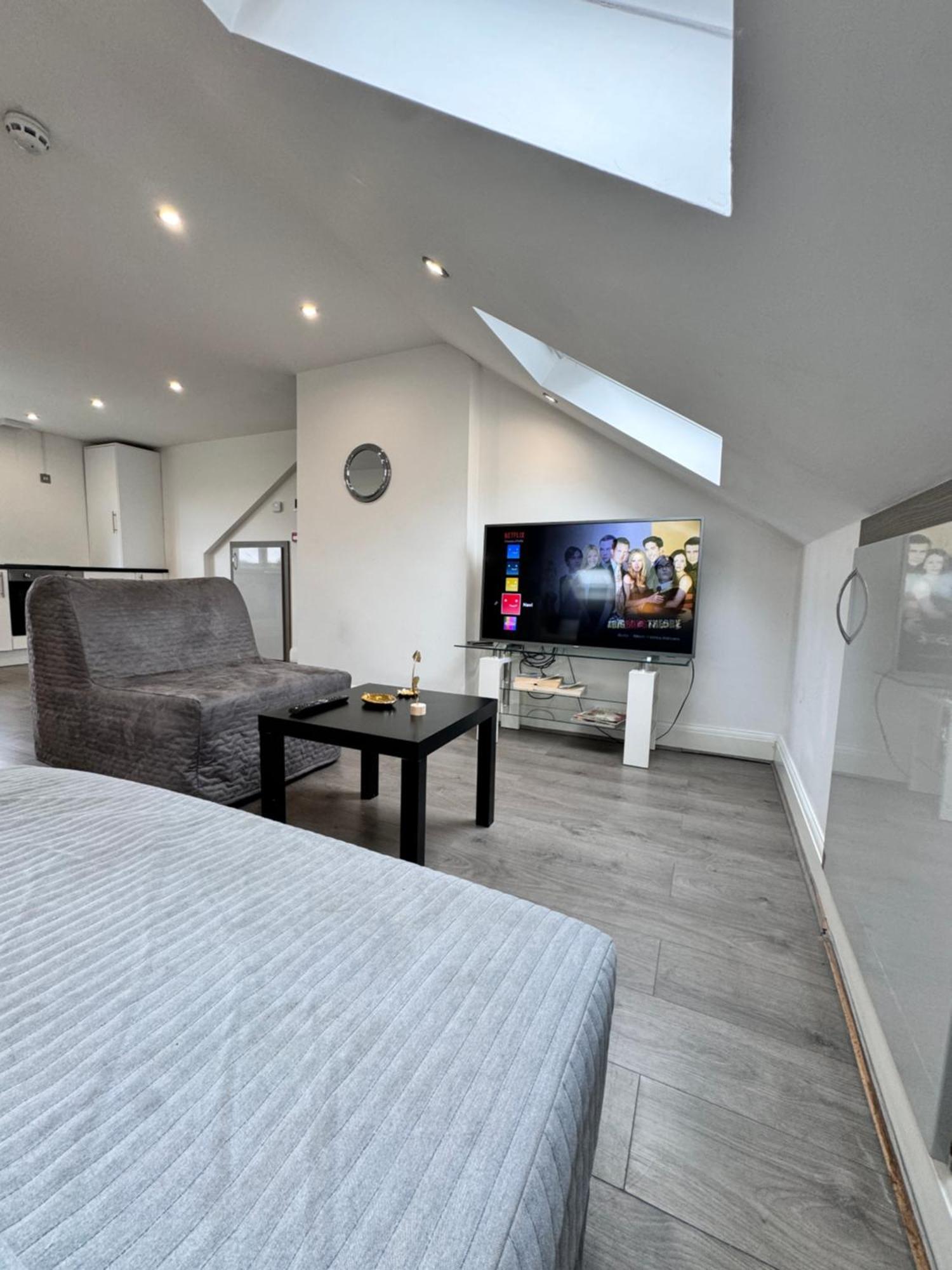 Hatton Apartments Heathrow Airport- Free Parking-Free Underground To And From Heathrow Airport Hatton Cross See Picture-See London Fast Hatton Cross To Central London 30Min Ngoại thất bức ảnh