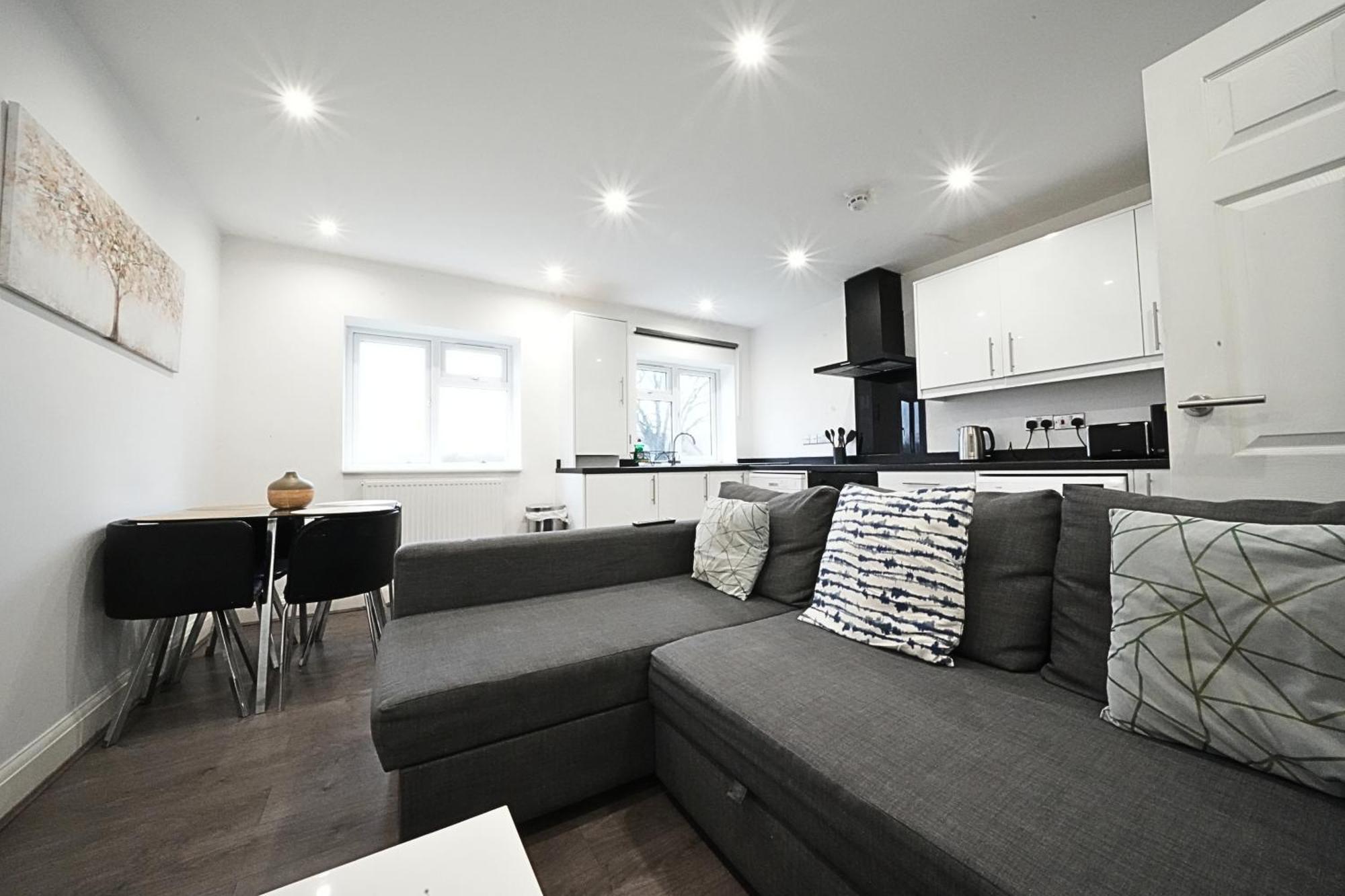 Hatton Apartments Heathrow Airport- Free Parking-Free Underground To And From Heathrow Airport Hatton Cross See Picture-See London Fast Hatton Cross To Central London 30Min Ngoại thất bức ảnh