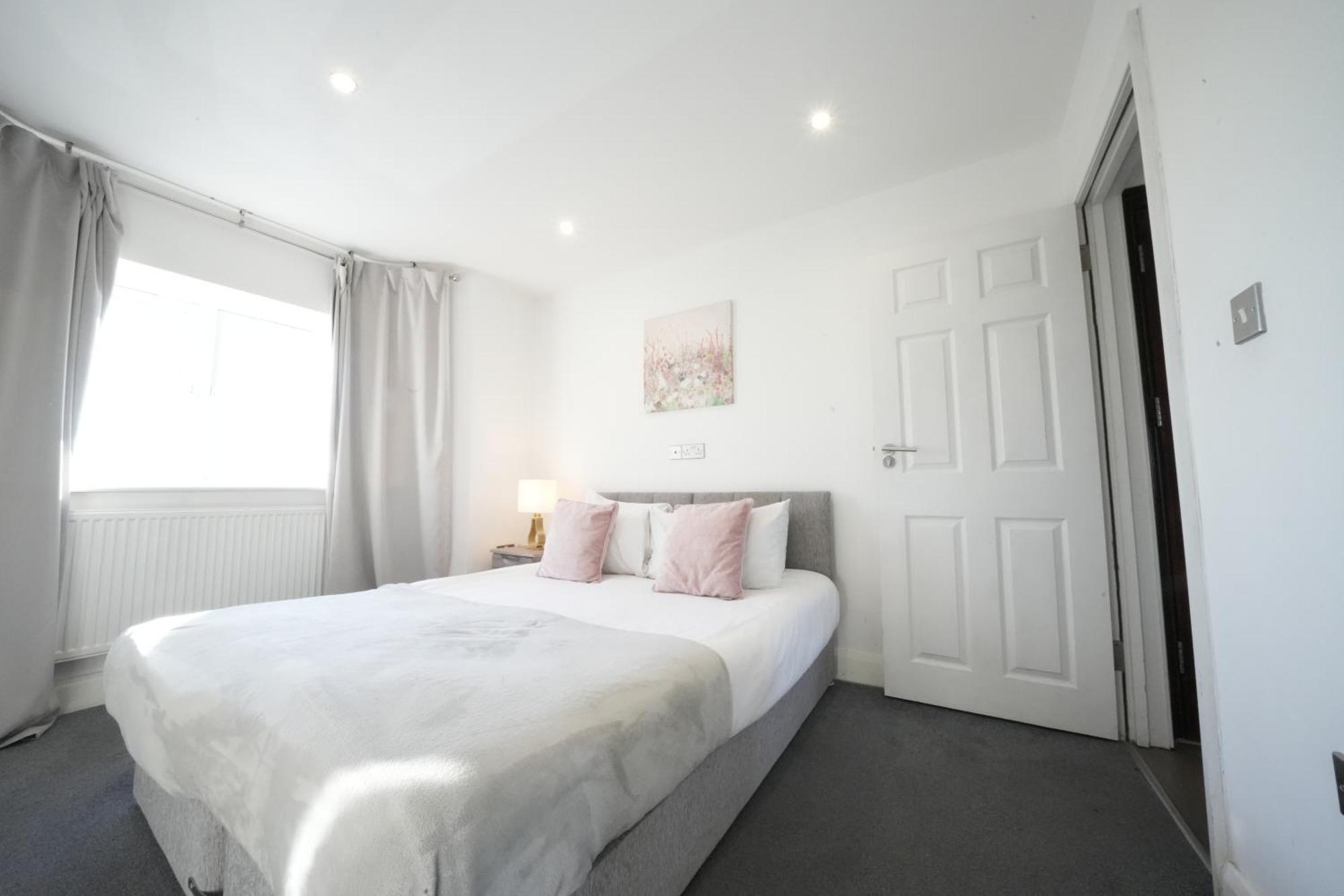 Hatton Apartments Heathrow Airport- Free Parking-Free Underground To And From Heathrow Airport Hatton Cross See Picture-See London Fast Hatton Cross To Central London 30Min Ngoại thất bức ảnh