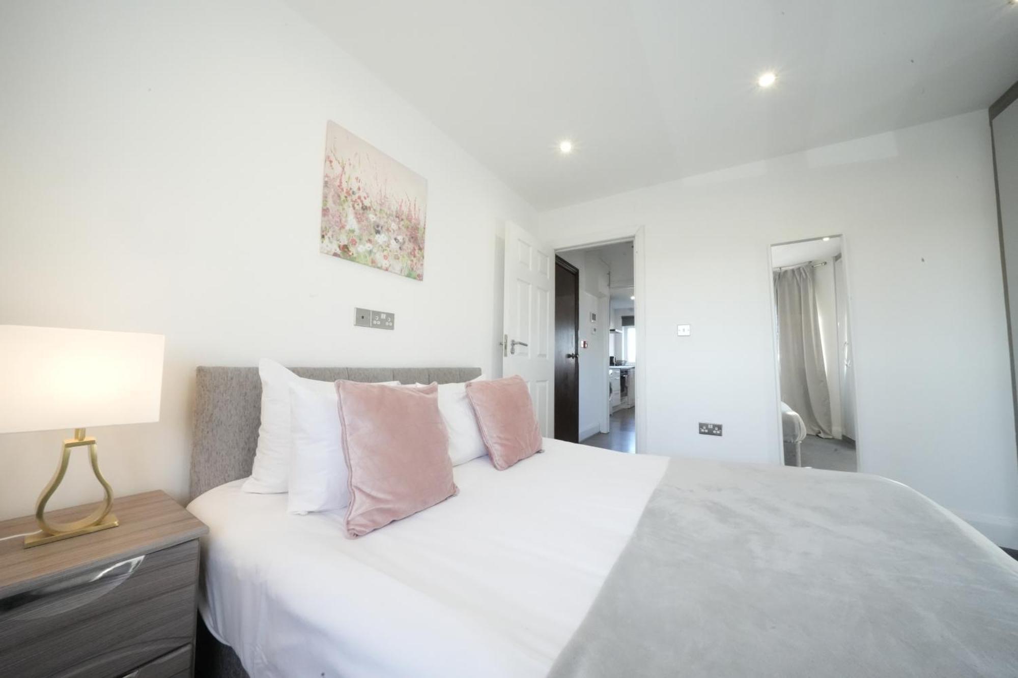 Hatton Apartments Heathrow Airport- Free Parking-Free Underground To And From Heathrow Airport Hatton Cross See Picture-See London Fast Hatton Cross To Central London 30Min Ngoại thất bức ảnh