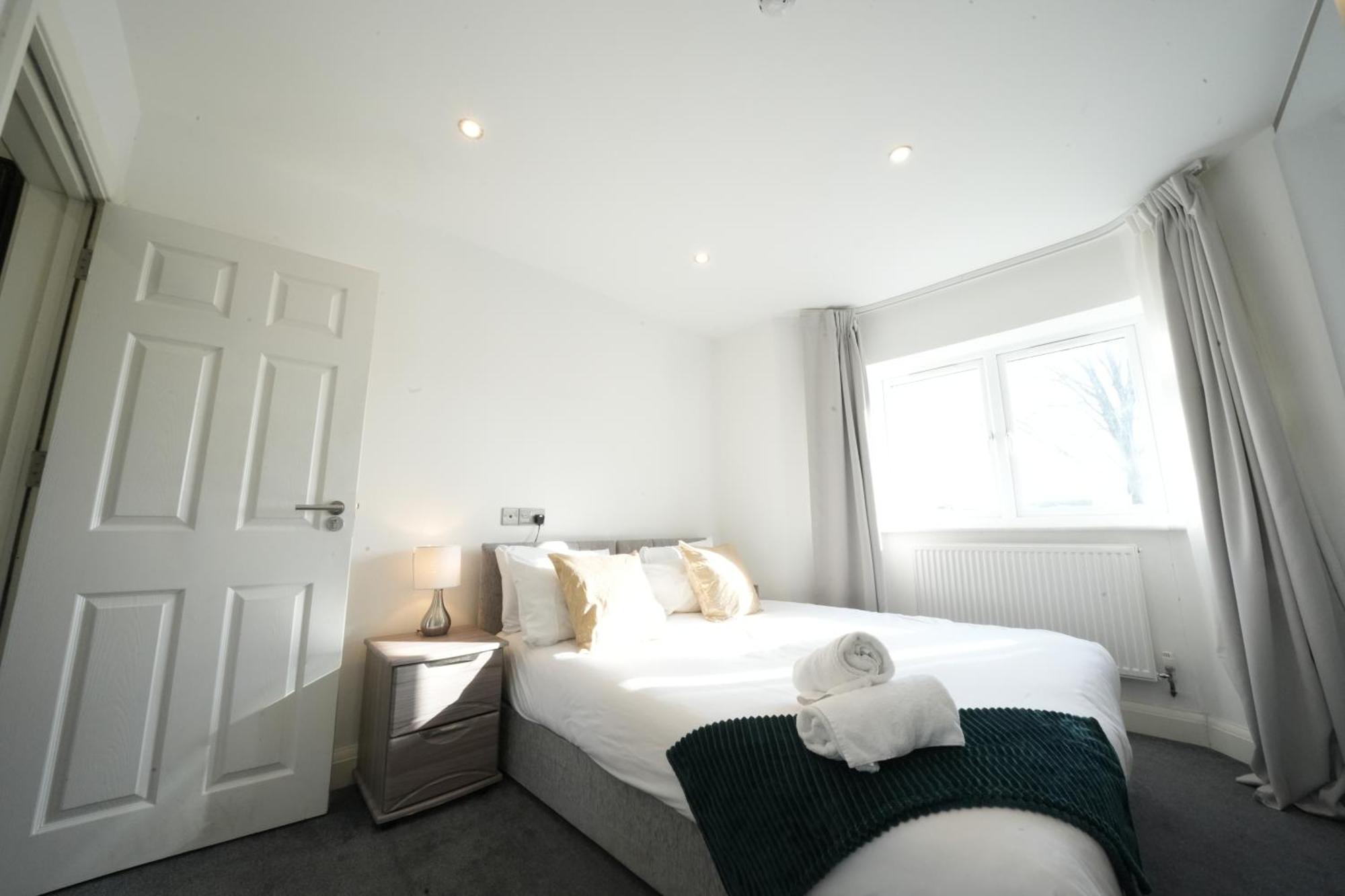 Hatton Apartments Heathrow Airport- Free Parking-Free Underground To And From Heathrow Airport Hatton Cross See Picture-See London Fast Hatton Cross To Central London 30Min Ngoại thất bức ảnh