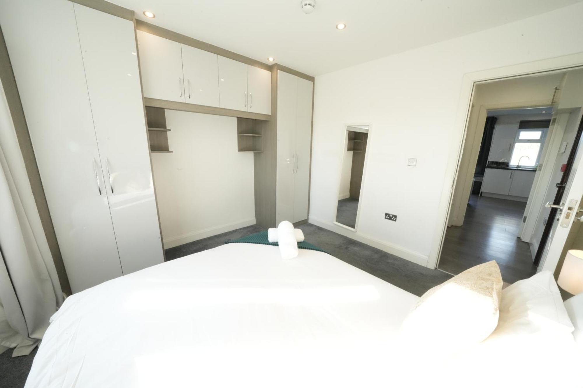 Hatton Apartments Heathrow Airport- Free Parking-Free Underground To And From Heathrow Airport Hatton Cross See Picture-See London Fast Hatton Cross To Central London 30Min Ngoại thất bức ảnh
