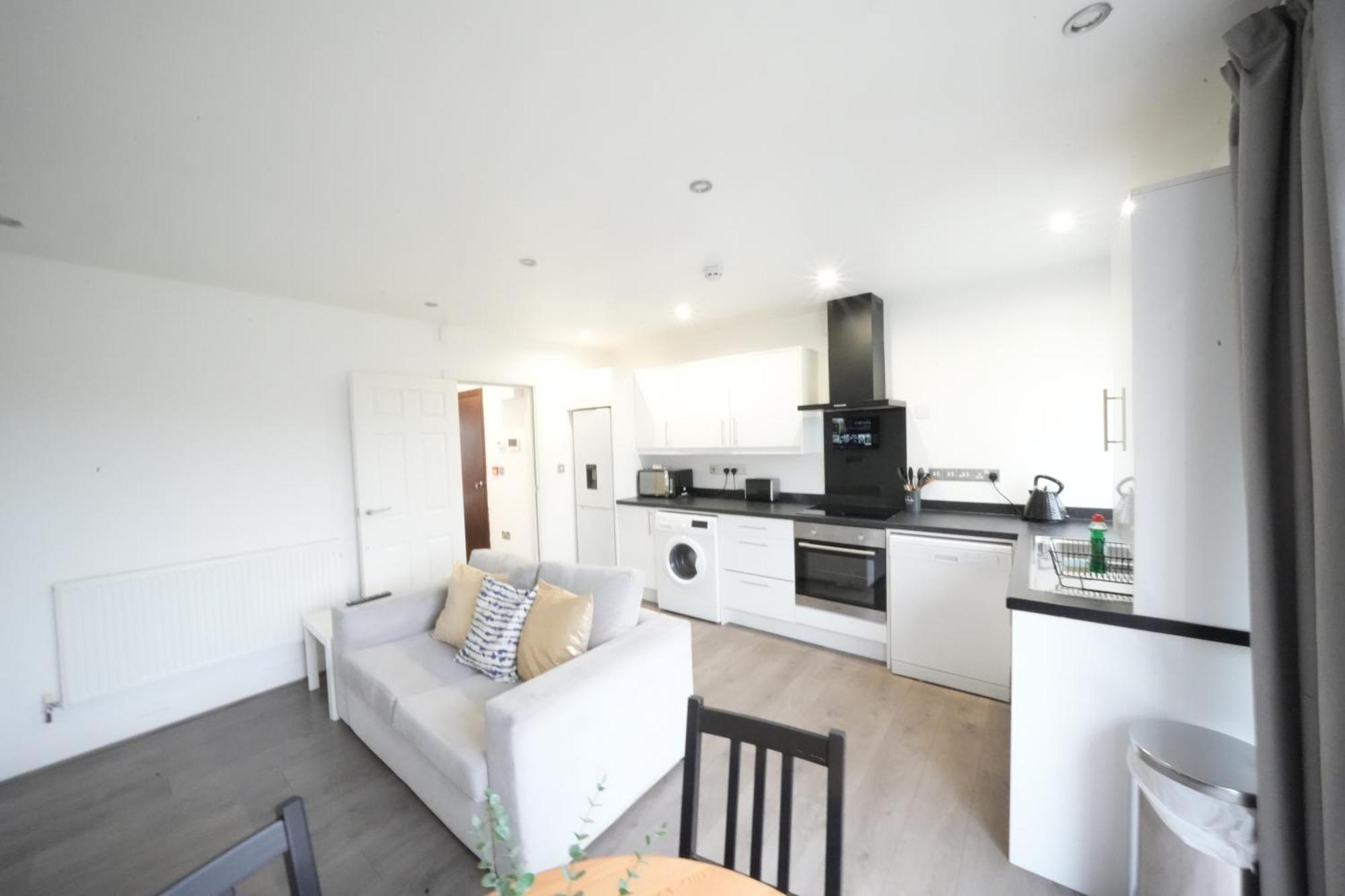 Hatton Apartments Heathrow Airport- Free Parking-Free Underground To And From Heathrow Airport Hatton Cross See Picture-See London Fast Hatton Cross To Central London 30Min Ngoại thất bức ảnh