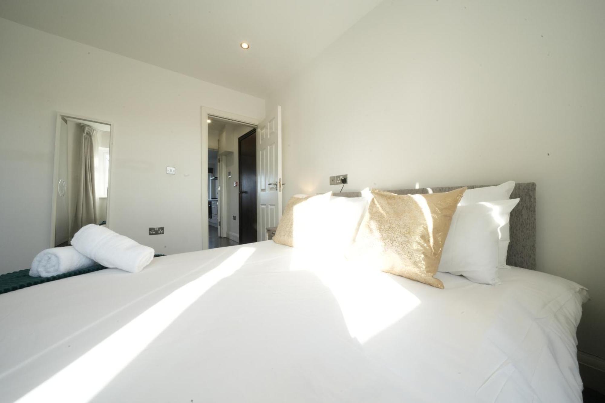 Hatton Apartments Heathrow Airport- Free Parking-Free Underground To And From Heathrow Airport Hatton Cross See Picture-See London Fast Hatton Cross To Central London 30Min Ngoại thất bức ảnh