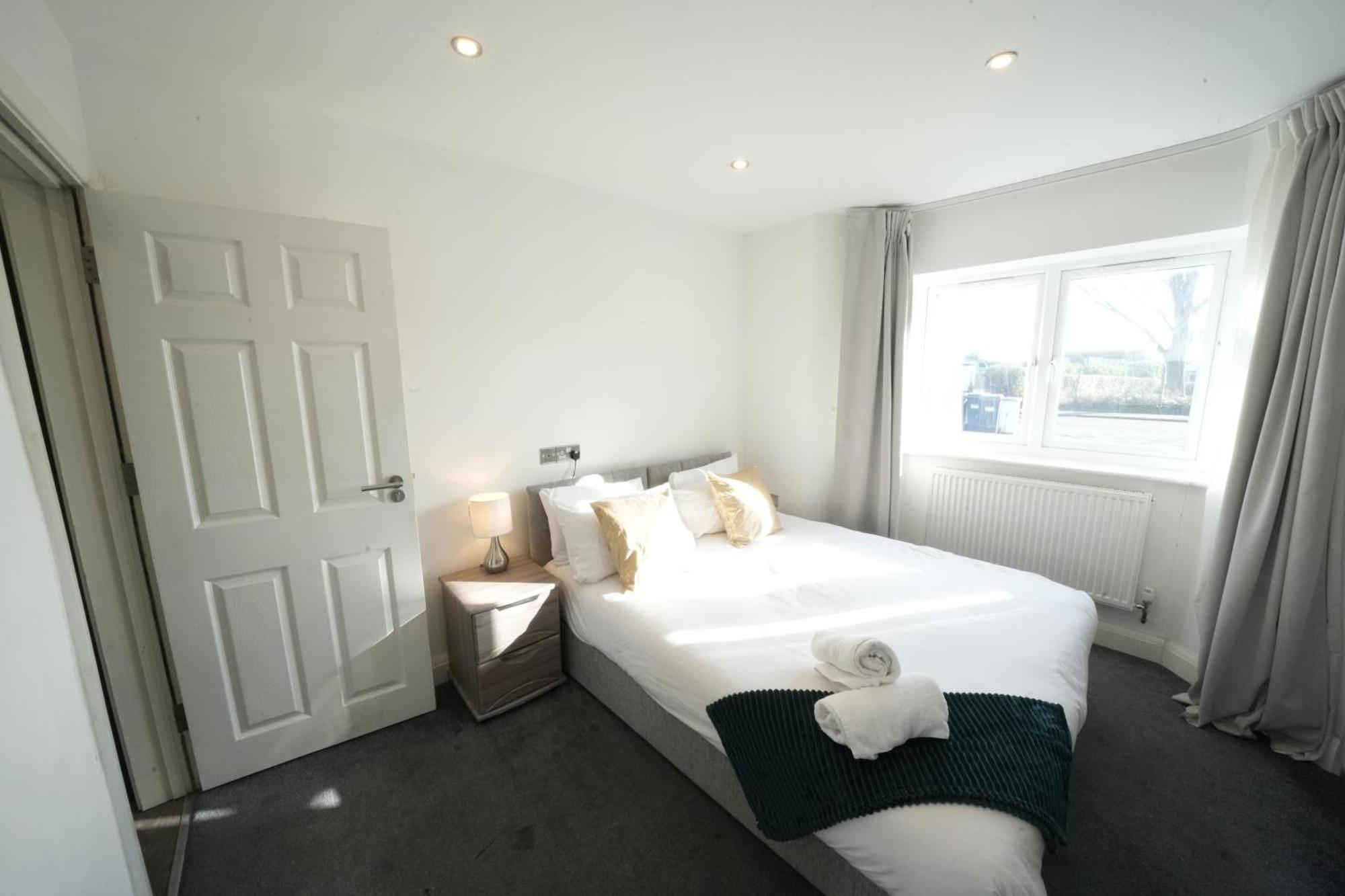 Hatton Apartments Heathrow Airport- Free Parking-Free Underground To And From Heathrow Airport Hatton Cross See Picture-See London Fast Hatton Cross To Central London 30Min Ngoại thất bức ảnh