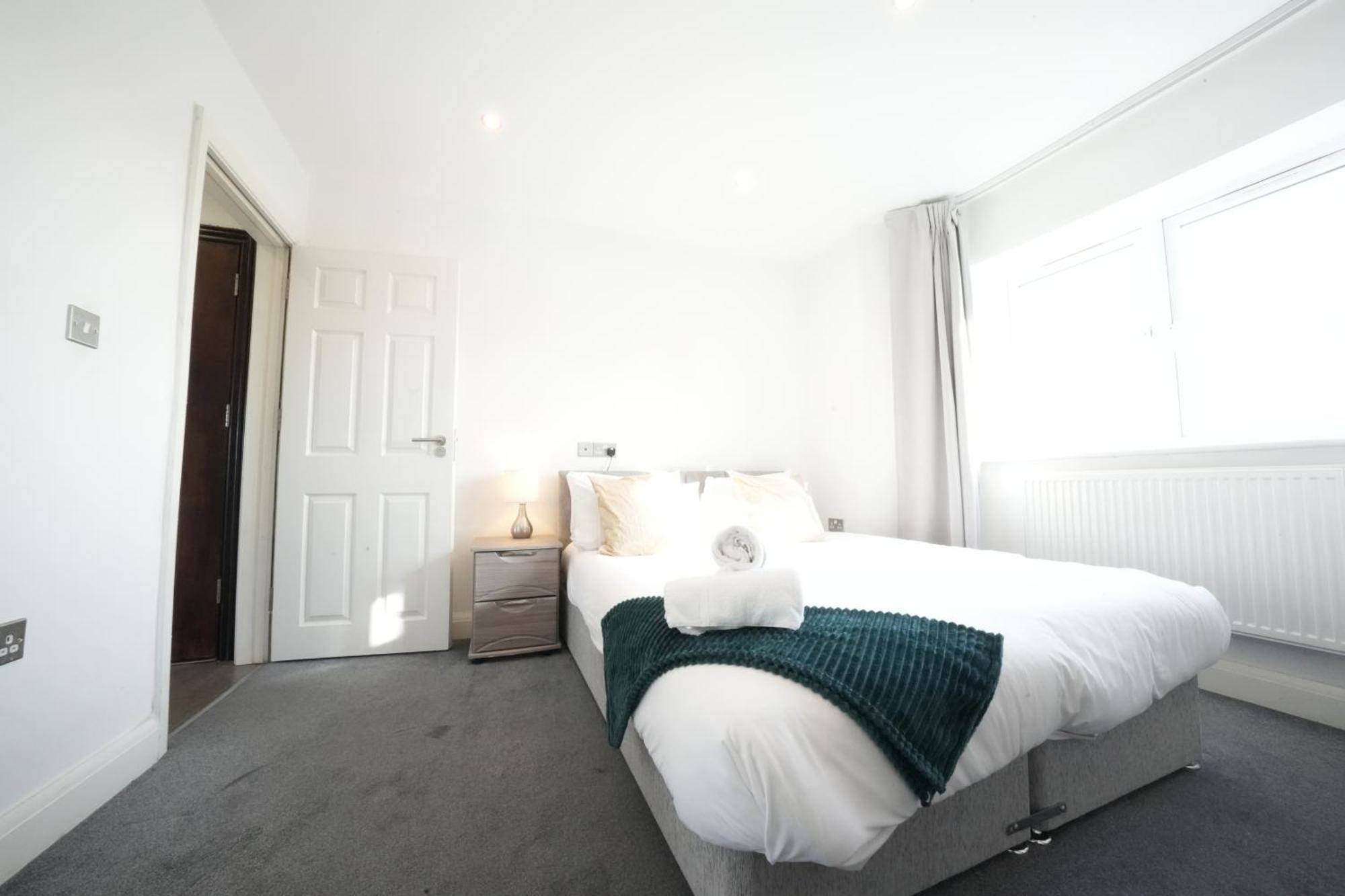 Hatton Apartments Heathrow Airport- Free Parking-Free Underground To And From Heathrow Airport Hatton Cross See Picture-See London Fast Hatton Cross To Central London 30Min Ngoại thất bức ảnh
