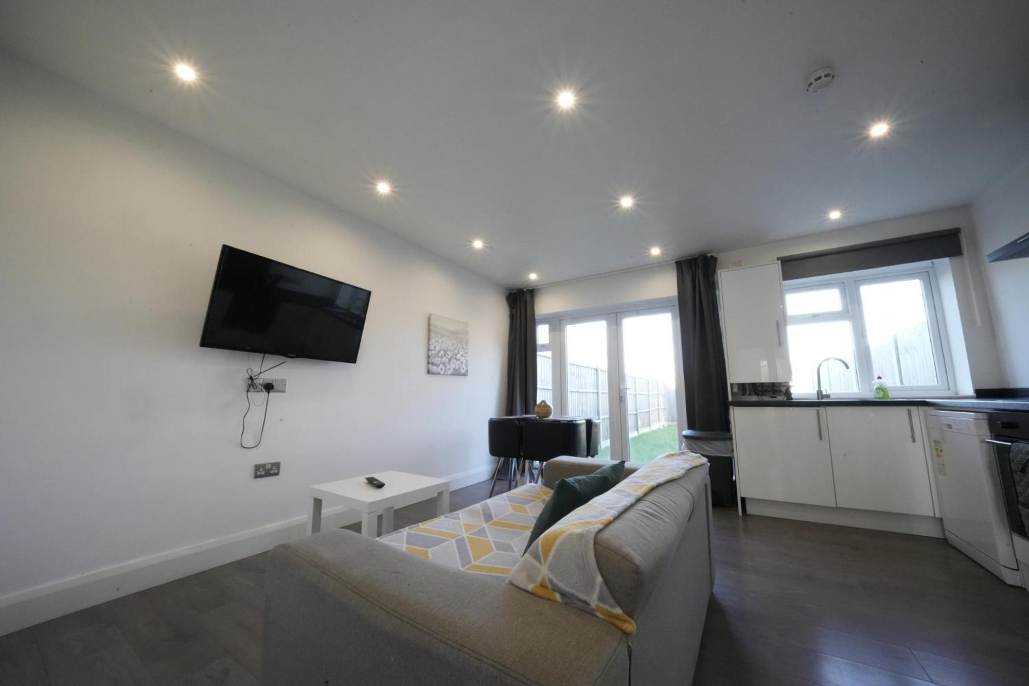 Hatton Apartments Heathrow Airport- Free Parking-Free Underground To And From Heathrow Airport Hatton Cross See Picture-See London Fast Hatton Cross To Central London 30Min Ngoại thất bức ảnh
