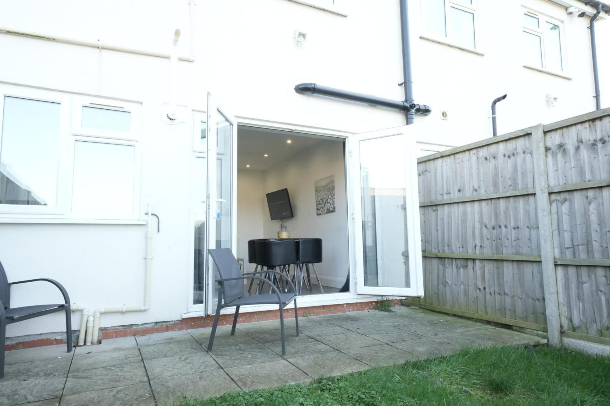 Hatton Apartments Heathrow Airport- Free Parking-Free Underground To And From Heathrow Airport Hatton Cross See Picture-See London Fast Hatton Cross To Central London 30Min Ngoại thất bức ảnh