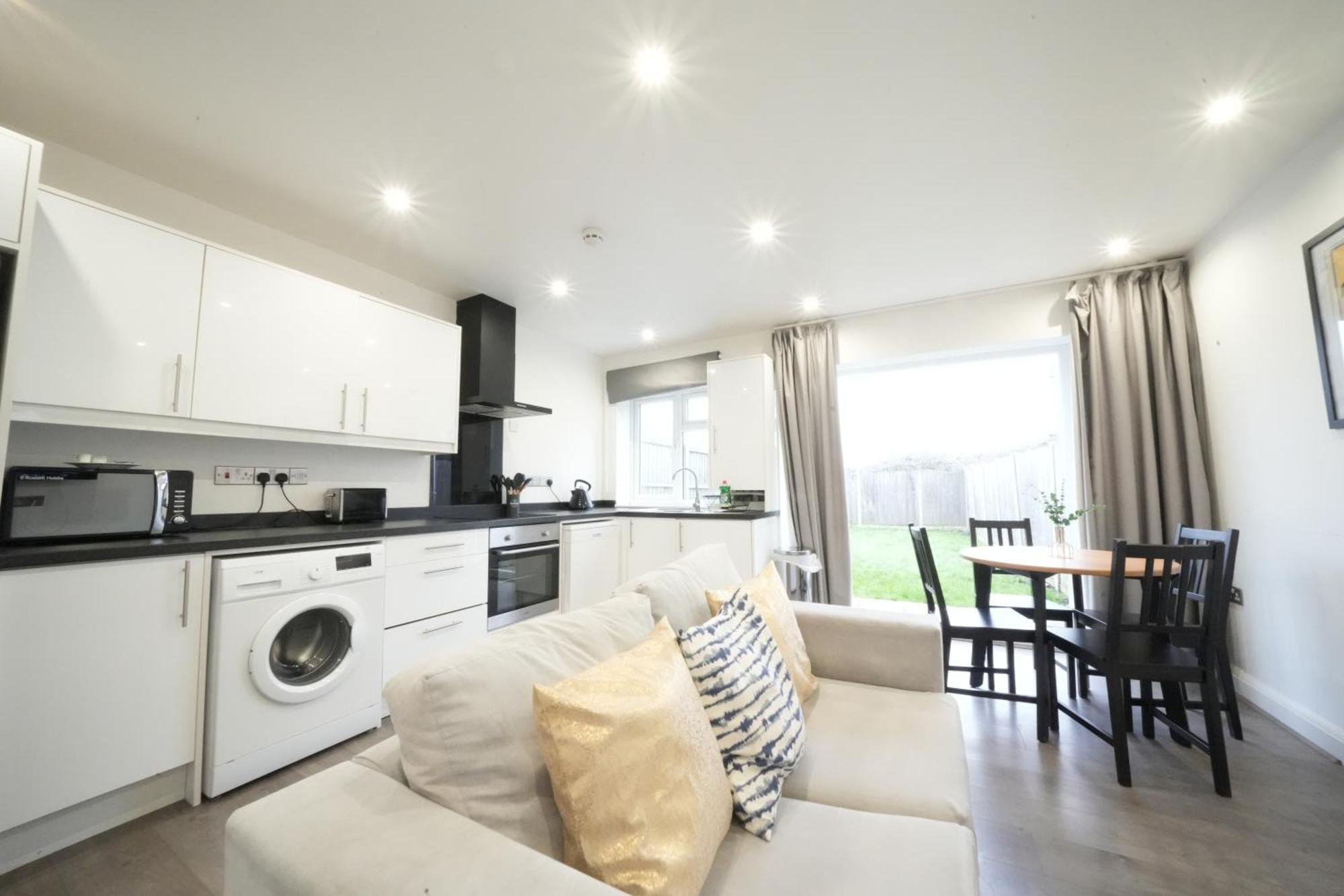 Hatton Apartments Heathrow Airport- Free Parking-Free Underground To And From Heathrow Airport Hatton Cross See Picture-See London Fast Hatton Cross To Central London 30Min Ngoại thất bức ảnh