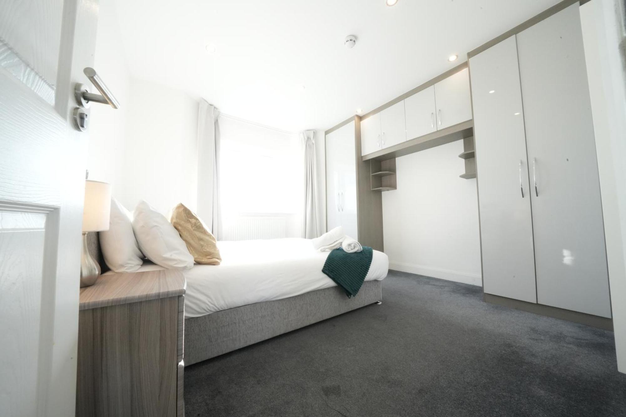 Hatton Apartments Heathrow Airport- Free Parking-Free Underground To And From Heathrow Airport Hatton Cross See Picture-See London Fast Hatton Cross To Central London 30Min Ngoại thất bức ảnh