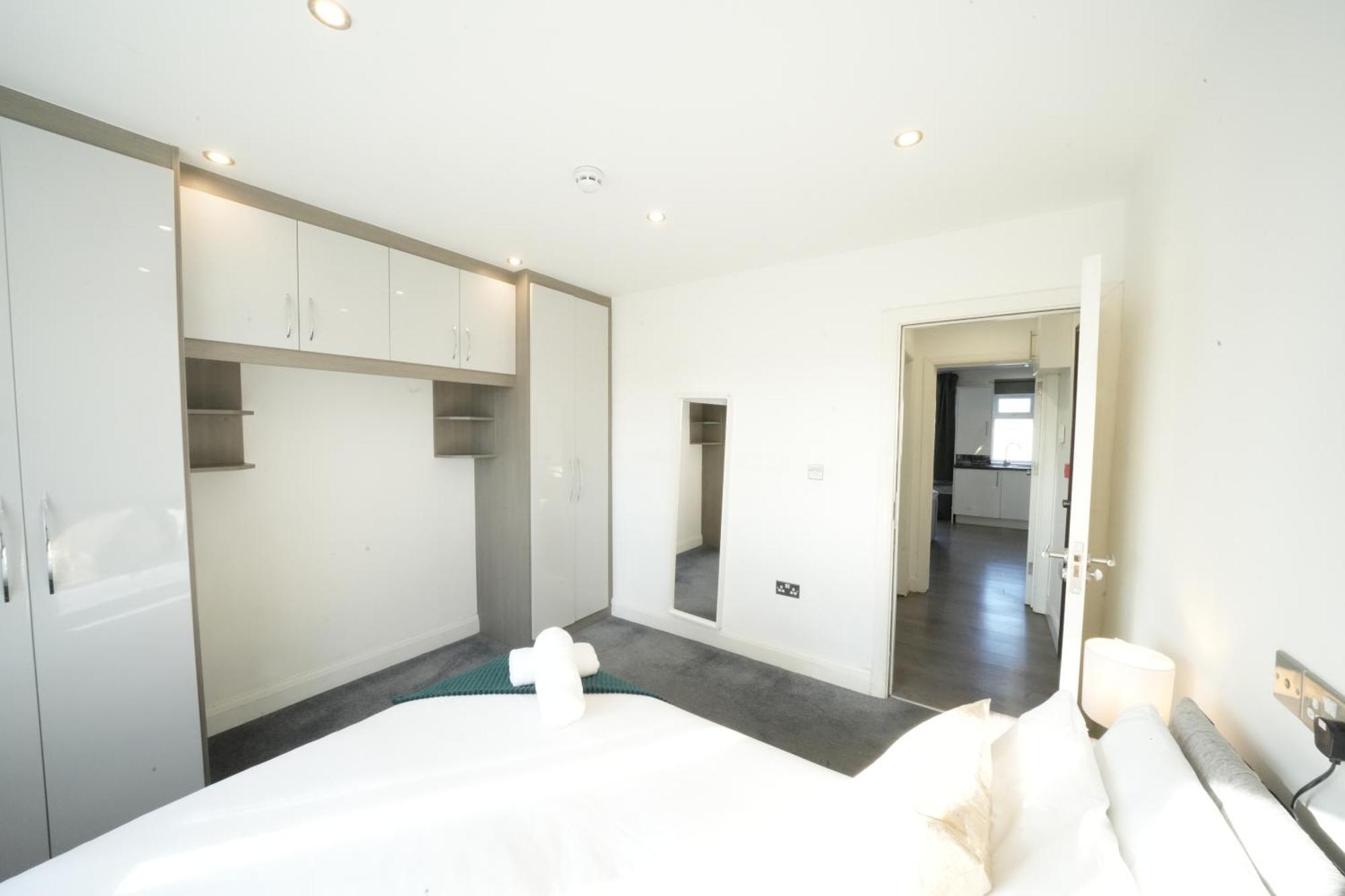 Hatton Apartments Heathrow Airport- Free Parking-Free Underground To And From Heathrow Airport Hatton Cross See Picture-See London Fast Hatton Cross To Central London 30Min Ngoại thất bức ảnh