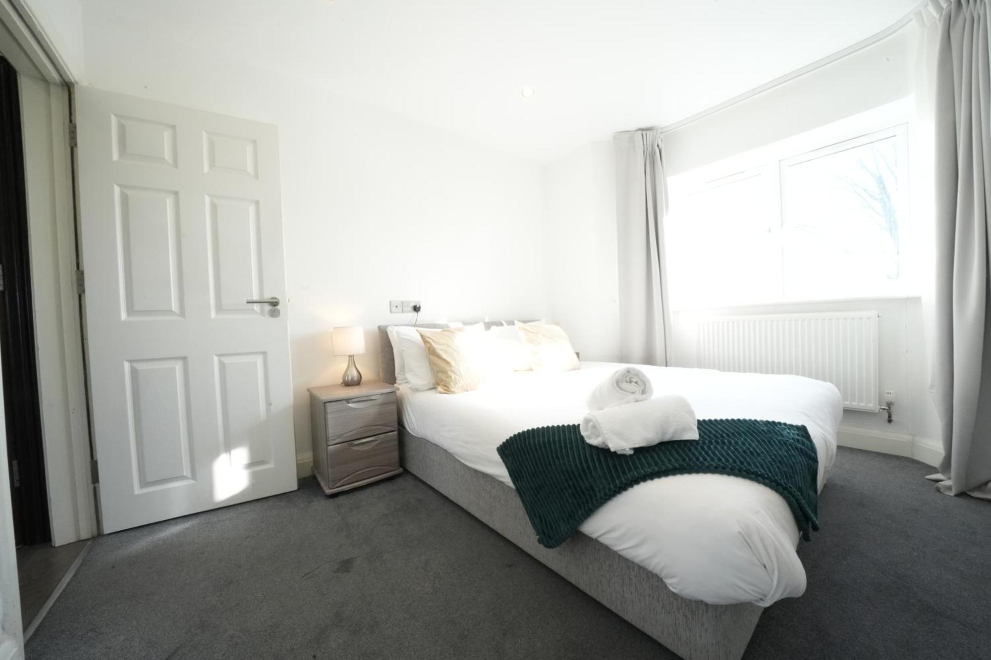 Hatton Apartments Heathrow Airport- Free Parking-Free Underground To And From Heathrow Airport Hatton Cross See Picture-See London Fast Hatton Cross To Central London 30Min Ngoại thất bức ảnh