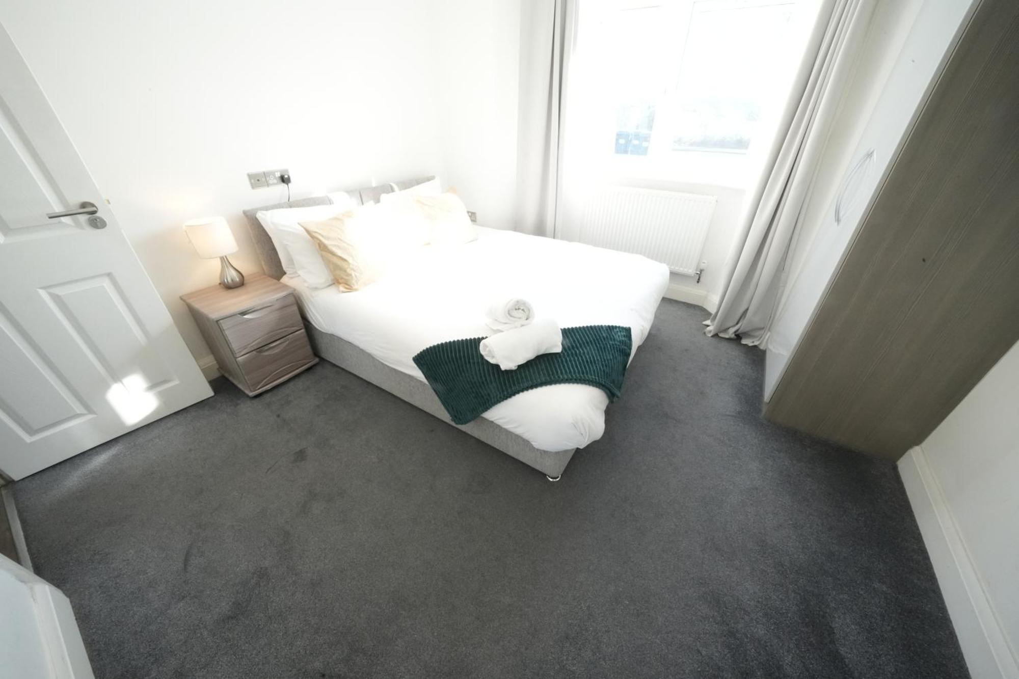 Hatton Apartments Heathrow Airport- Free Parking-Free Underground To And From Heathrow Airport Hatton Cross See Picture-See London Fast Hatton Cross To Central London 30Min Ngoại thất bức ảnh