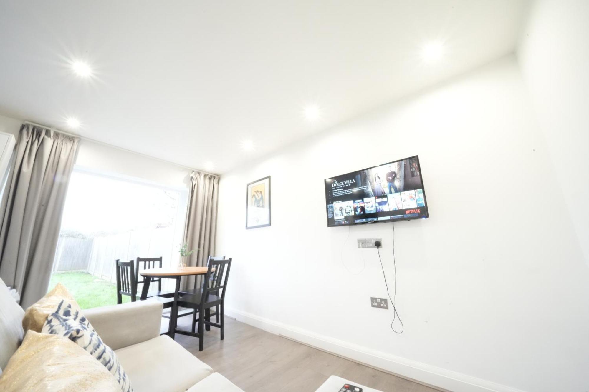 Hatton Apartments Heathrow Airport- Free Parking-Free Underground To And From Heathrow Airport Hatton Cross See Picture-See London Fast Hatton Cross To Central London 30Min Ngoại thất bức ảnh
