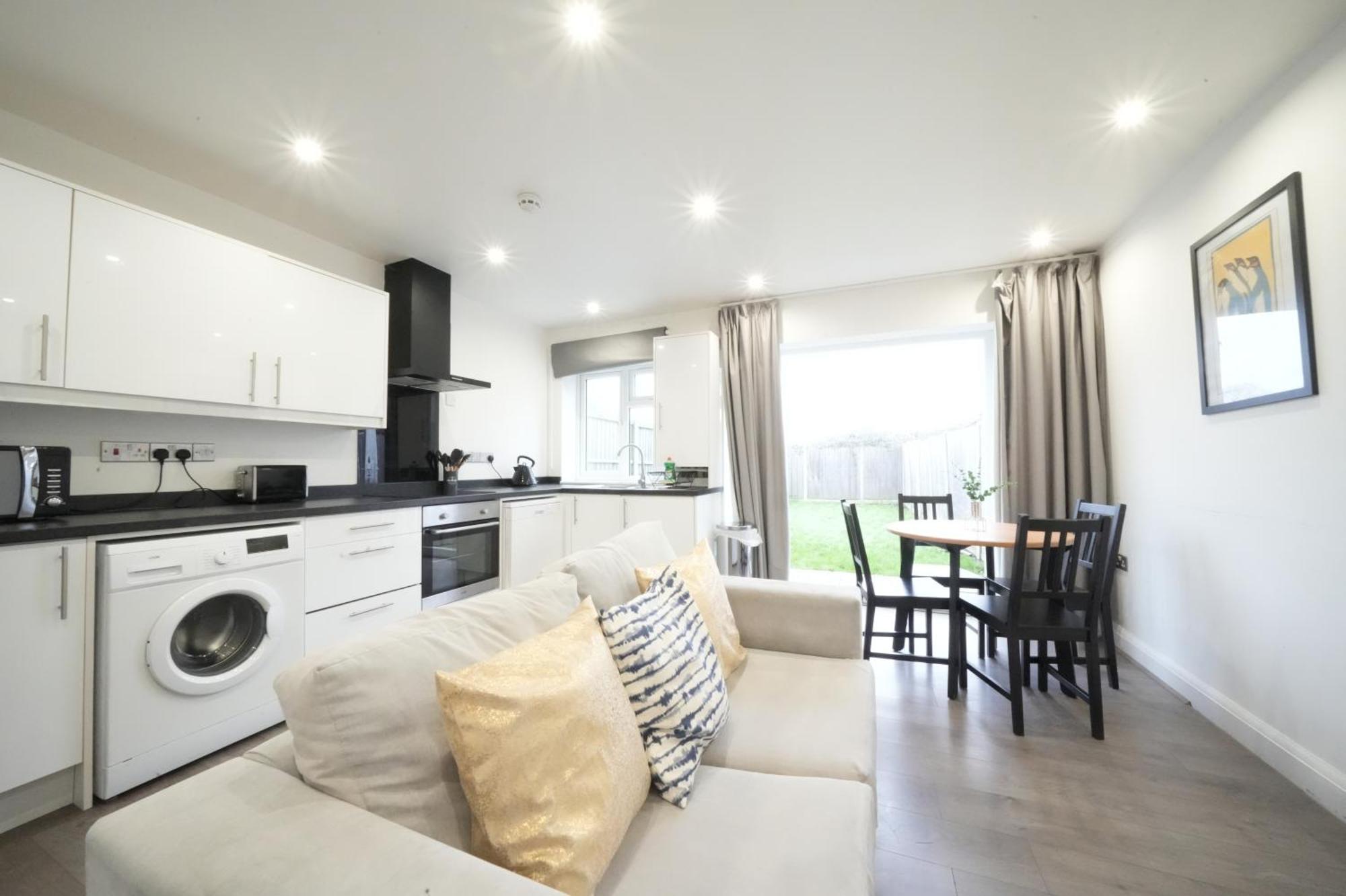 Hatton Apartments Heathrow Airport- Free Parking-Free Underground To And From Heathrow Airport Hatton Cross See Picture-See London Fast Hatton Cross To Central London 30Min Ngoại thất bức ảnh