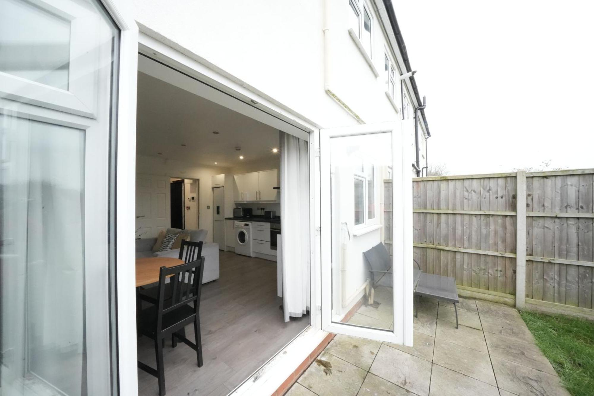 Hatton Apartments Heathrow Airport- Free Parking-Free Underground To And From Heathrow Airport Hatton Cross See Picture-See London Fast Hatton Cross To Central London 30Min Ngoại thất bức ảnh