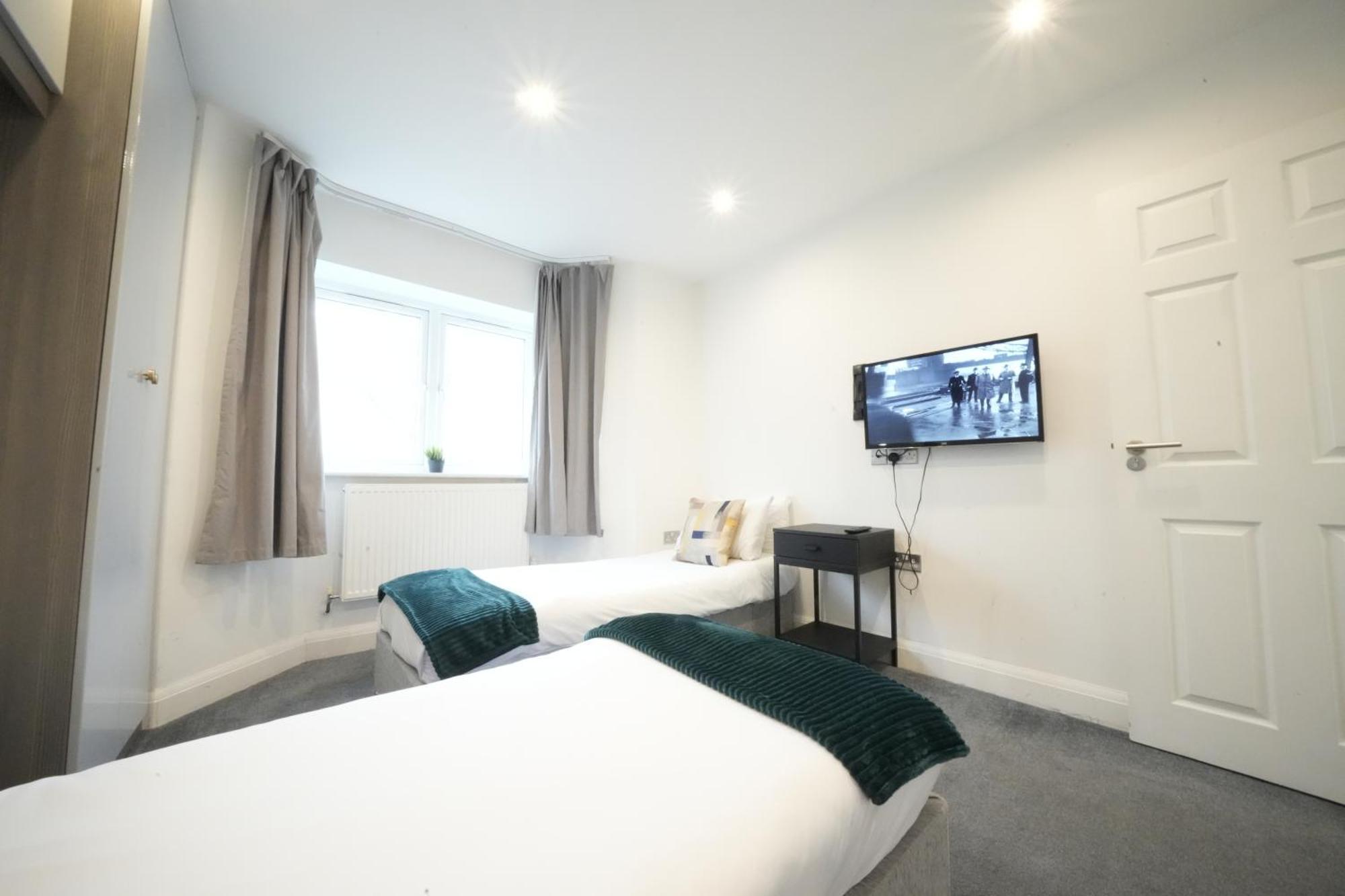 Hatton Apartments Heathrow Airport- Free Parking-Free Underground To And From Heathrow Airport Hatton Cross See Picture-See London Fast Hatton Cross To Central London 30Min Ngoại thất bức ảnh